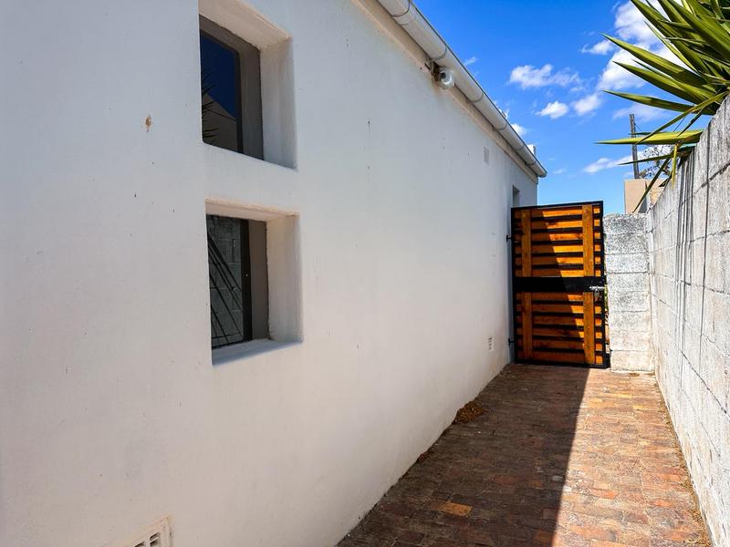 3 Bedroom Property for Sale in Wellway Park East Western Cape